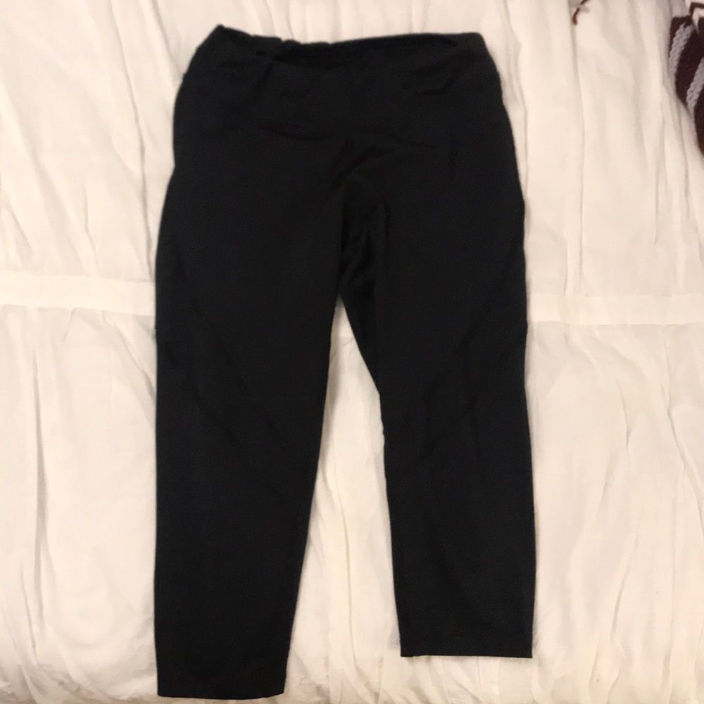 Black yoga pants